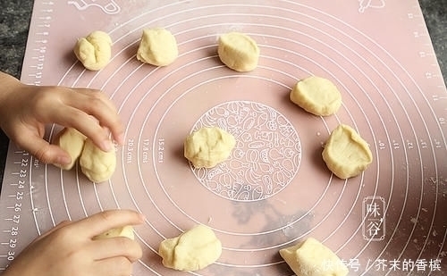 这早餐我家隔三差五就吃,不用烤箱,不用1滴水,比包子馒头好吃