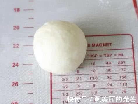 日式菠萝包,咋做才能柔软好吃很多人第一步就错了,关键在和面