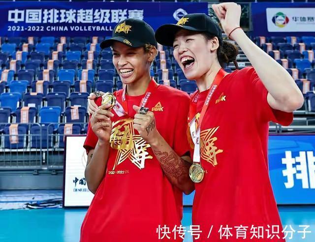 瓦尔加斯|天津女排外援下赛季还能和李盈莹并肩作战吗?听听瓦尔加斯怎么说