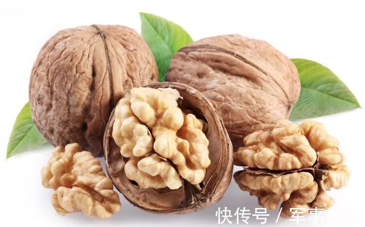 丘大爷|核桃是早上吃好,还是晚上吃比较好?终于有正确答案了