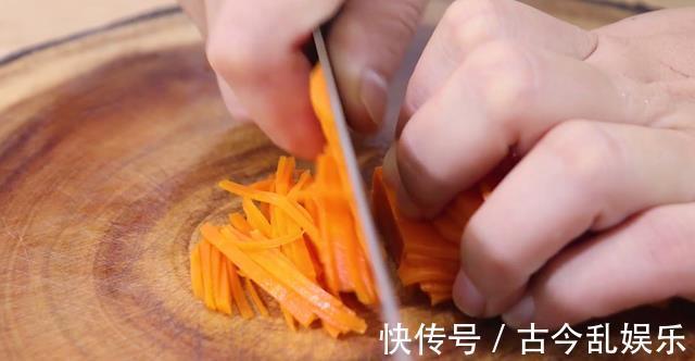 胡萝卜|不爱吃蔬菜的宝宝都吃上瘾了!一口吃进10种营养,一锅都不够吃