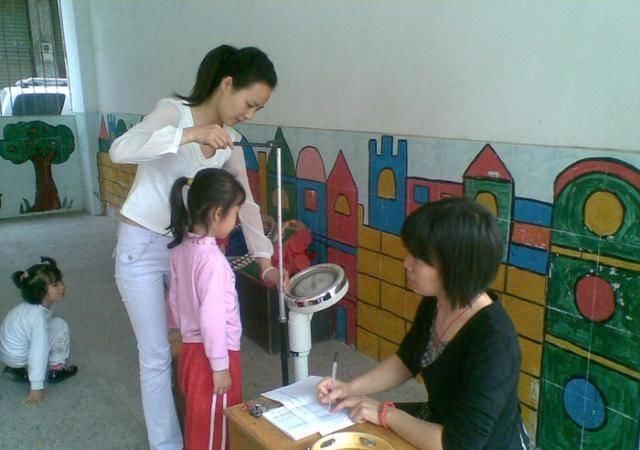 孩子|母亲自责13岁的娃最多长到1米5,儿科医生家长都有这个毛病