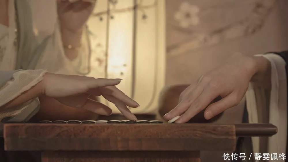 这首诗|刘禹锡被贬夔州，写下一首诗，最后7字一语双关惊艳千年