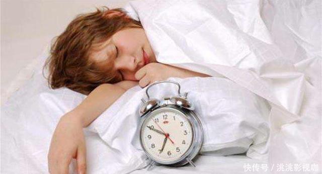 晚睡对娃伤害有多大?不只影响身高和智力,五点危害个顶个的坑娃
