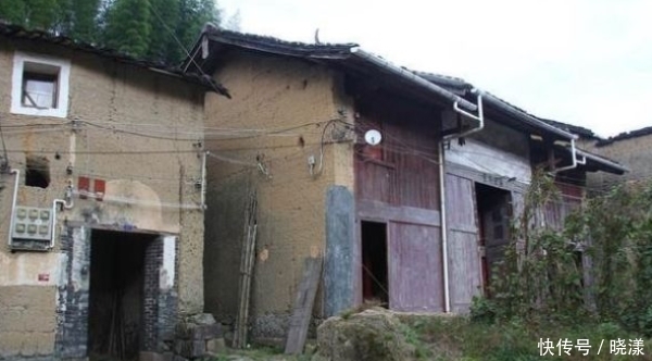 家中|“盖西不盖东,家中无老翁”,有何意?东边房屋很重要吗?