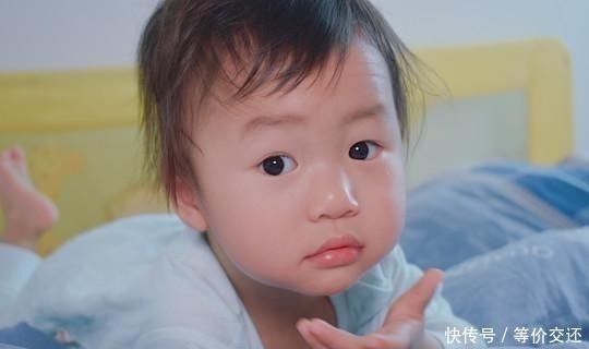 金花生|“最憨厚爸爸”火了,扛着“桃枝”来接宝宝,网友:这是亲爹