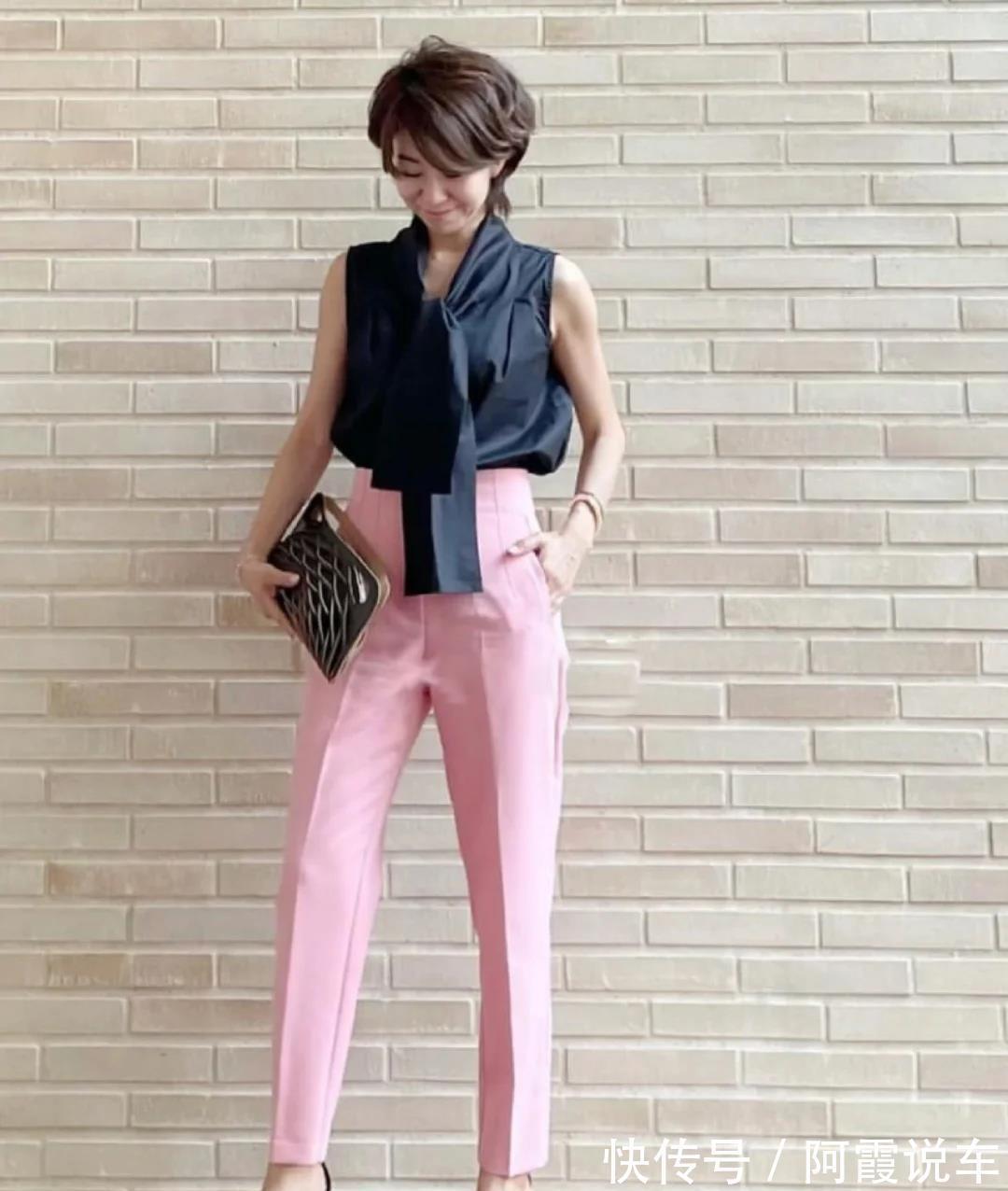 裤装 四、五十岁的女人,尽量少穿黑裤子,瞧日本女人这样,洋气还减龄