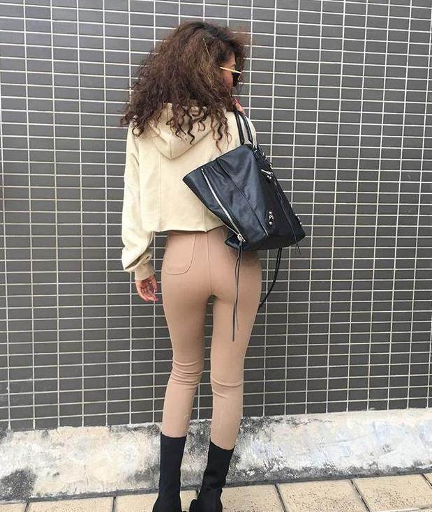 美女|酷酷的打底裤美女,戴上墨镜更显几分冷艳,魅力十足