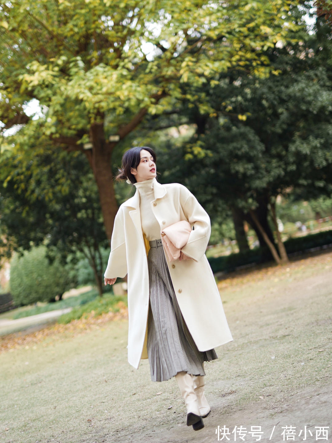 小蛮腰|见过大场面的女人,冬季都会穿“白色大衣”,知性优雅又高级