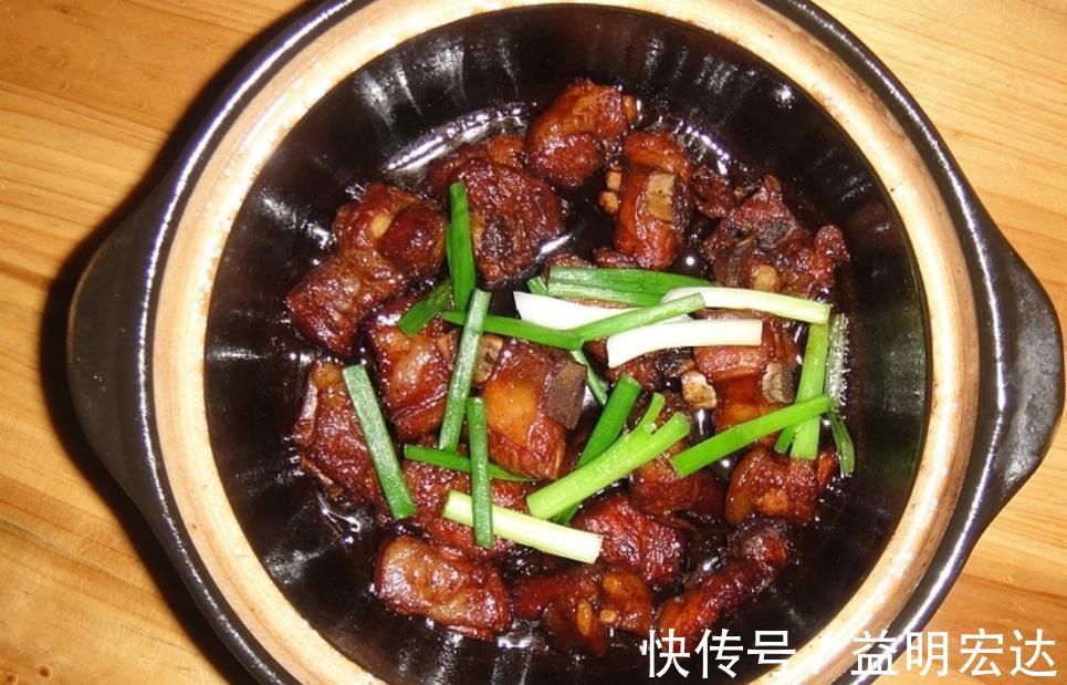 为什么给排骨焯水之后肉质更腥更柴了？水用错了，好吃才怪