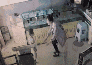 |搞笑段子:今天一大早,宿舍一姑娘说:我决定今天不叠被子了