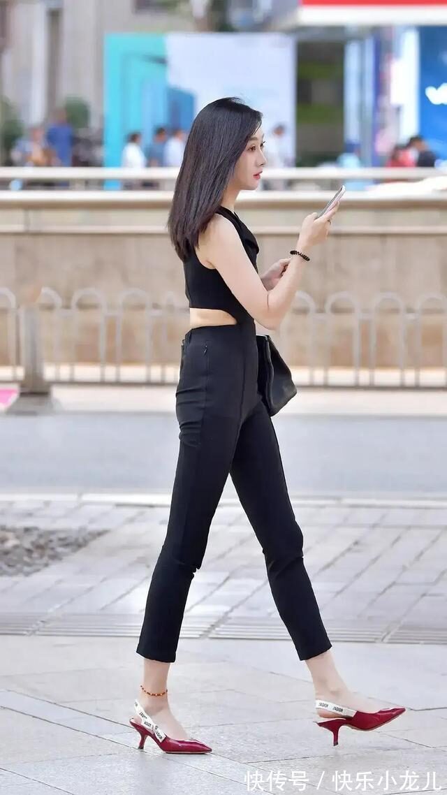 穿搭 黑色穿搭的小姐姐,自然的美 吸引的美