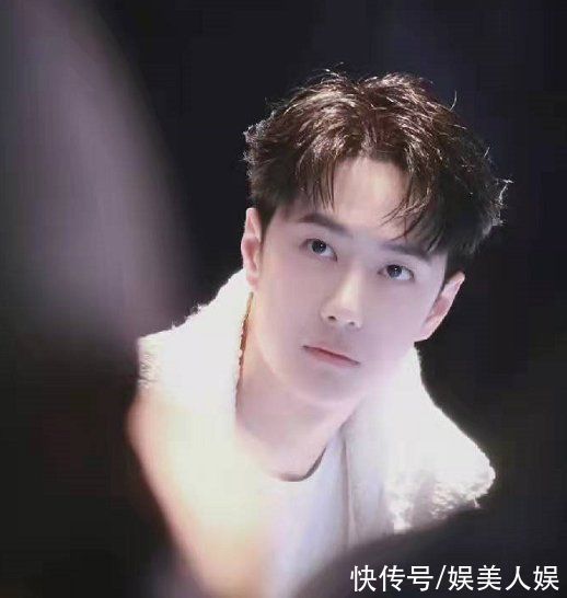 EDG夺冠，明星纷纷激动祝福，罗云熙激动到破音，王一博却被骂