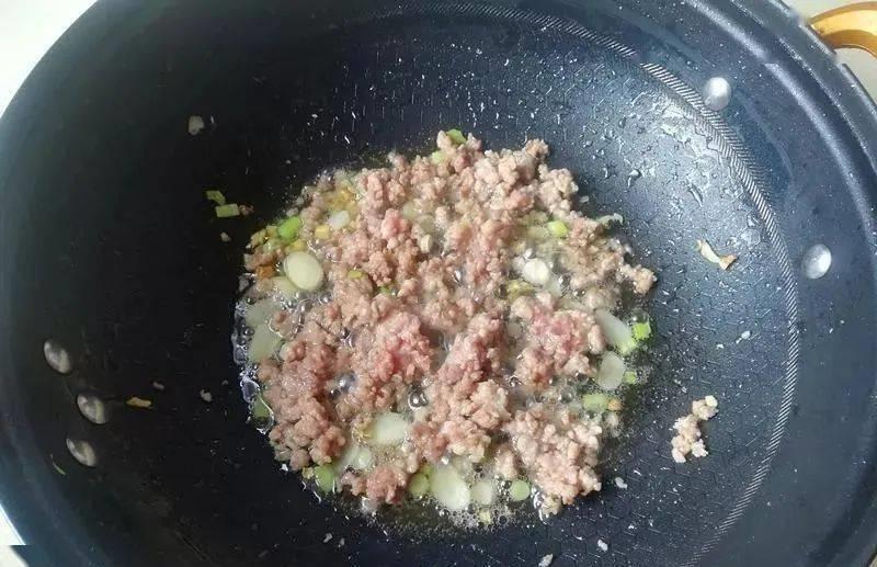 包菜焯水|包菜换种做法,比手撕包菜还香,又香又下饭!美味可口,非常美味