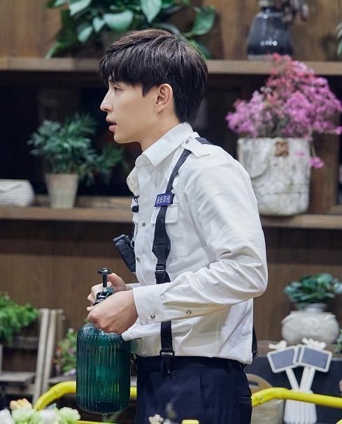 极限挑战|她是第一个邓伦主动“公主抱”,愿意秀恩爱,粉丝却不敢吃醋的女生