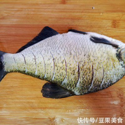 五步做成色香味俱全的红烧鱼你这么做，不怕你不上瘾