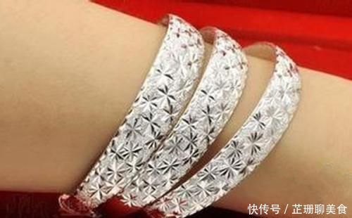 长期戴“银手镯”?最后会有什么变化?这3个变化不妨了解一下