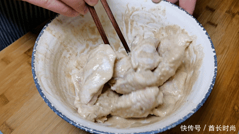 孩子想吃炸鸡翅?这样做简单又卫生,外酥里嫩,比买的还要好吃