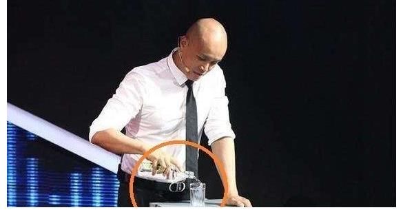 节目组|从金牌“人生导师”沦为街头演讲，乐嘉是如何走向自我毁灭的？