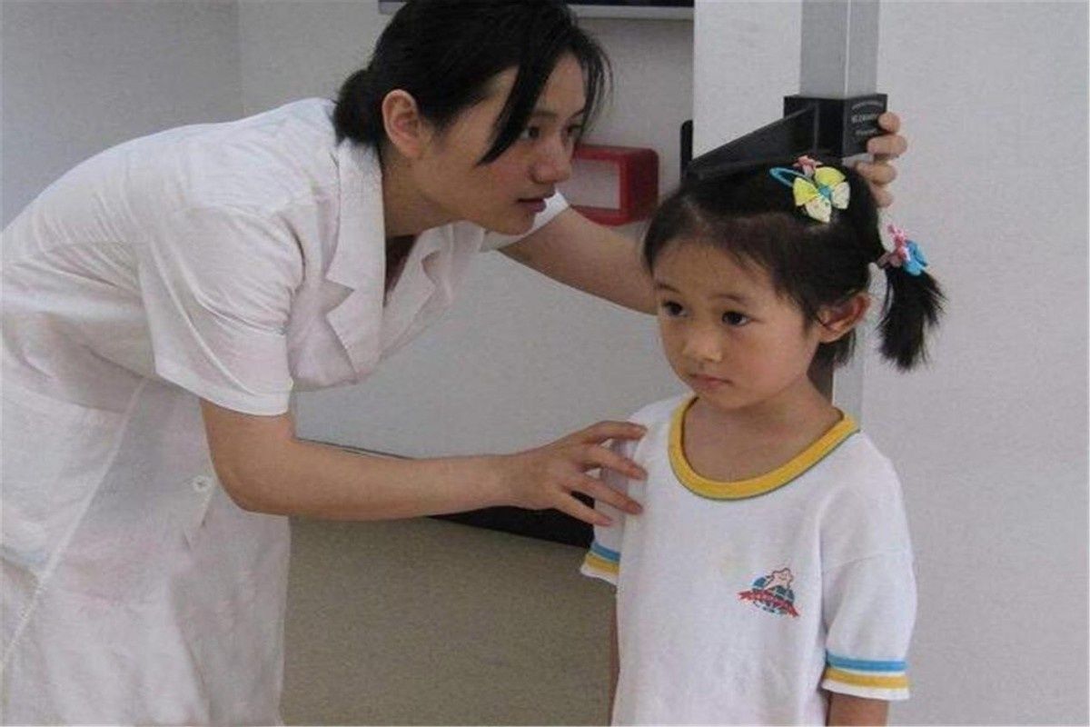 一日三餐|儿科医生：想要孩子长高个，坚持“三原则”很关键，家长别马虎