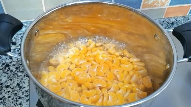 家里有橘子，把它做成橘子罐头，健康无添加，酸酸甜甜，老少都爱