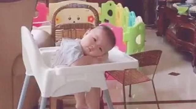 小王|妈妈“抢时间”干活,被宝宝“爱意表情”萌到,直呼孟婆汤掺水了