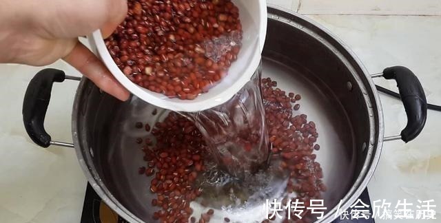 以后面粉就这样做，加3个鸡蛋，不用烤不用蒸，比蛋糕都香甜好吃
