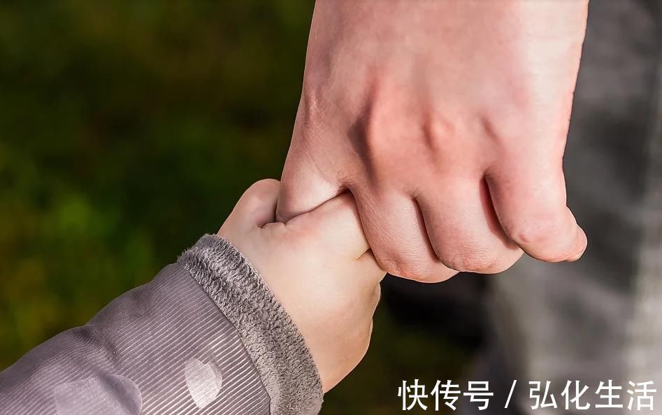 妈妈|为何宝宝睡前爱“盘妈”？宝妈吐槽：感觉自己像个核桃