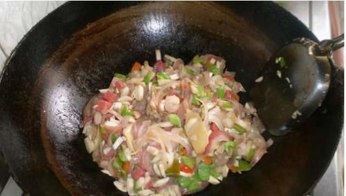 慢性毒药|经常用这3种锅炒菜做饭,堪比“慢性毒药”?通过检测结果告诉你