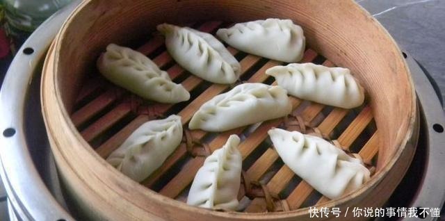 蒸饺好吃有诀窍，学会这样做，皮儿软韧，馅儿鲜香，蒸一锅不够吃