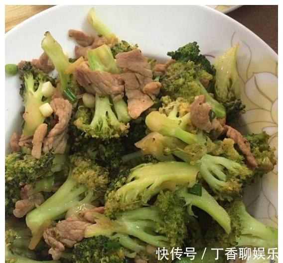 西兰花|在家给婆婆过生日，我特意下厨做一桌菜讨喜，饭后老公还说我小气