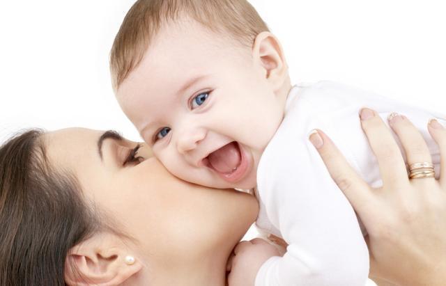 嫌弃|“黑脸宝宝”走红,出生后被全家嫌弃太丑,2个月后却逆袭成“团宠”