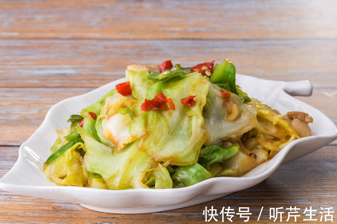 猪油|炒包菜，别再直接下锅了，牢记这1步，包菜更爽脆，颜色更翠绿