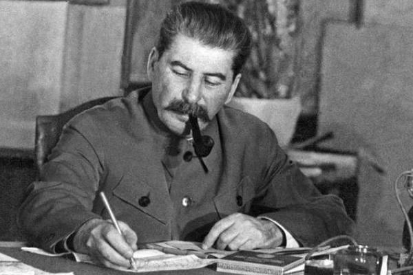 德军|莫斯科保卫战时,斯大林为什么敢于坚守莫斯科