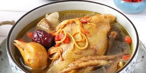 枸杞|秋分后，用它炖汤给家人喝，比鸡汤营养9倍，滋补身体，老少皆宜