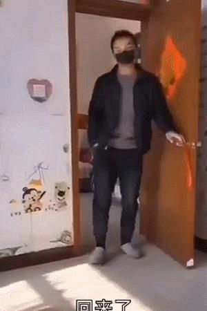 笑语盈盈|他画个“嘴套”就出门,网友大笑,专家:自作聪明