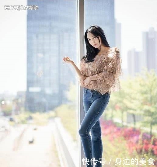 街拍:小清新的打底裤美女,让双腿更加纤细立体,显得魅力十足!