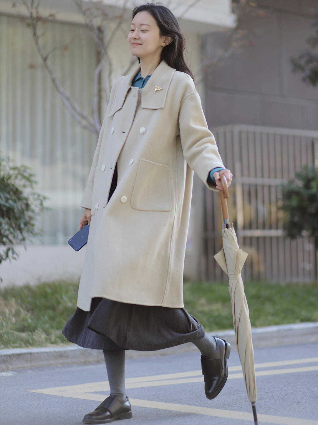 白裤子|最近又降温了,冬天大衣别老配打底裤,换种方式更保暖