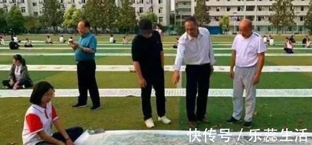 成墨#美术教师耗时38年,画7500米长的画,如今欠债80万,要卖房抵债