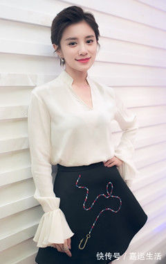 张国立硬是60分钟没转头!只因女主持现场失误,少穿了一件衣服