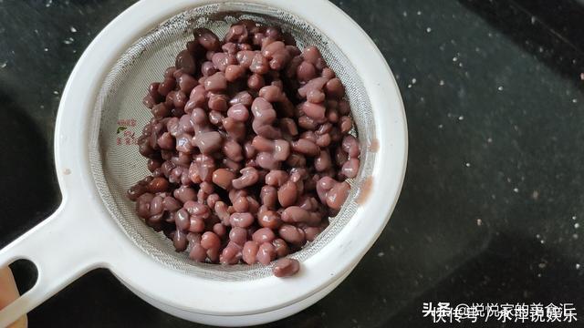 用南瓜和红豆做早餐,松软料足,做1次吃3天,简单省事营养好