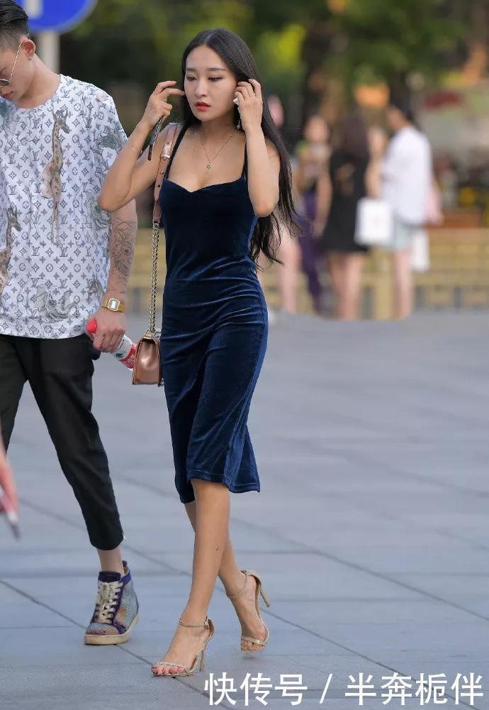 美女的颜值非常高,身材也不错,非常有吸引力