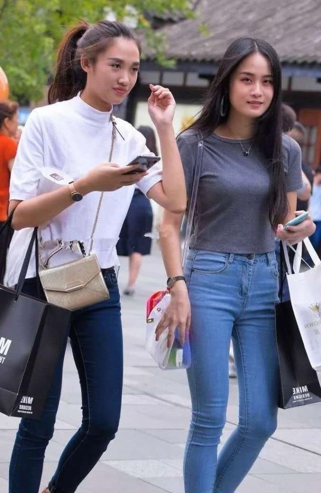 都市女性|舒适不紧绷的牛仔裤,尽显都市女性的风采