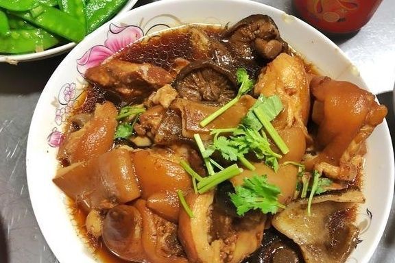 七夕外婆家聚餐，舅妈做了满满2桌菜，网友：还是农村好，真不错