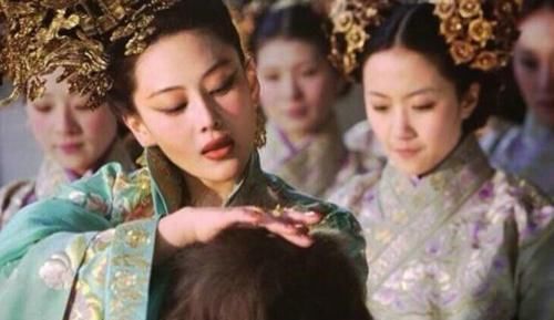 哺乳|古代女人明明自己可以哺乳,官宦之家为何还要请乳娘呢?