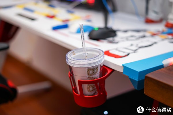 礼物|超彰显“钞能力”的礼物——傲风联名高达电竞桌上手体验