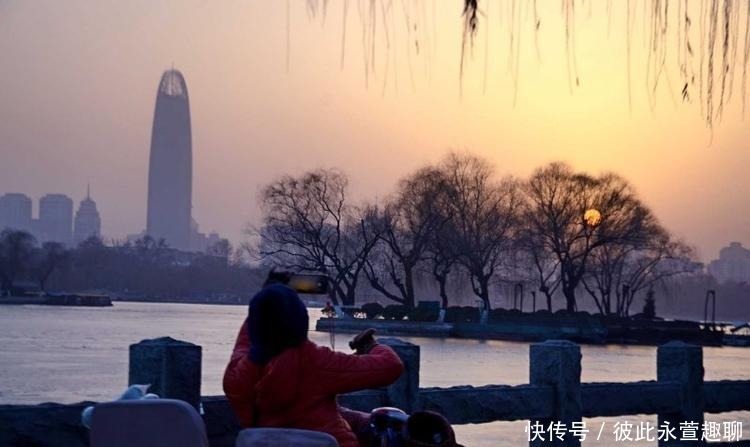 情报站｜一幅幅醉人的夕阳图，冬日落日下的济南大明湖美轮美奂