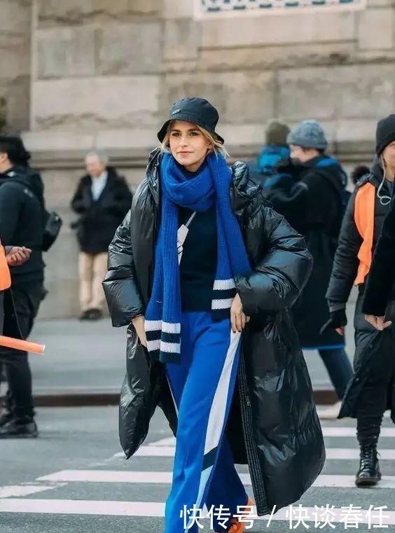 大衣+围巾=冬日最强搭配!温暖时髦、超显脸小,不穿你就真输了