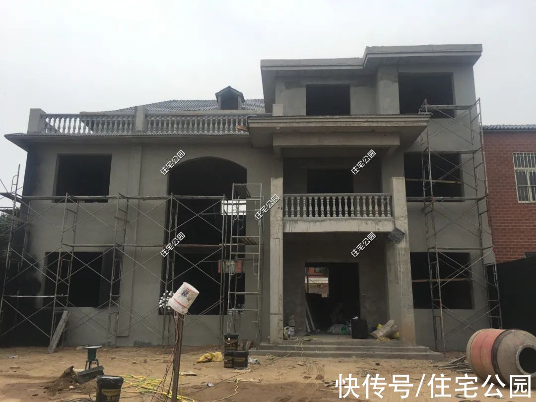 楼面|河南农村85万建三层别墅，比效果图还漂亮