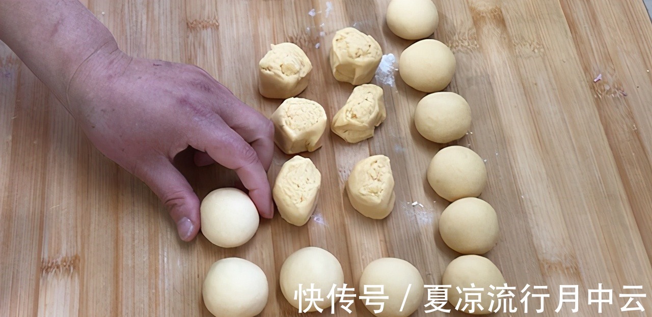 吃不完的红薯拿来做甜甜圈,无需加水,外酥里软,简单好吃又解馋!